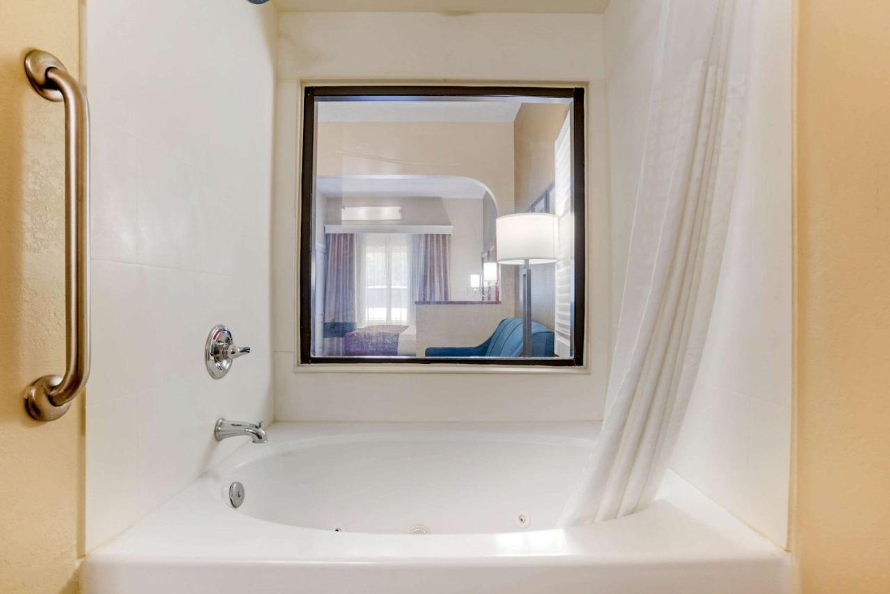 Comfort Suites Tallahassee Capitol - University Area מראה חיצוני תמונה